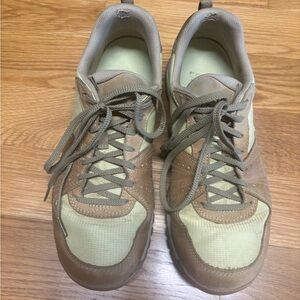 Women’s Oboz Brown and Tan hiking shoe